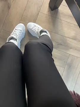 FeetVibe online show from November 6, 7:31 am