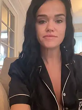 Snapshot of English-Chloe96 chatting on December 17, 11:39 am English-Chloe96 online show from December 17, 11:39 am