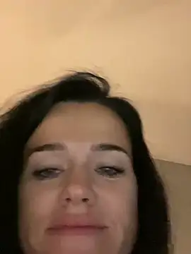 Snapshot of English-Chloe96 chatting on December 25, 10:27 pm English-Chloe96 online show from December 25, 10:27 pm