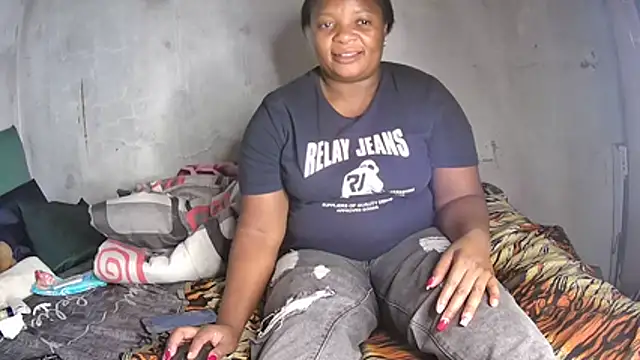 Snapshot of Sexyebonyxxx87 chatting on February 15, 7:32 pm Sexyebonyxxx87 online show from February 15, 7:32 pm