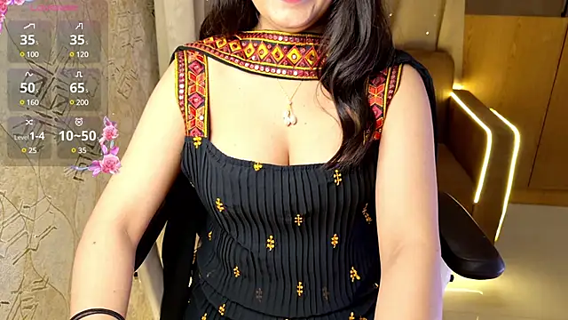 Snapshot of Punjabi_Queen1 chatting on December 15, 6:59 pm Punjabi Queen1 online show from December 15, 6:59 pm