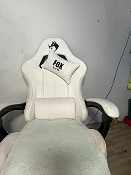 Snapshot of RuivaRaposinha chatting on March 5, 2:12 pm RuivaRaposinha online show from March 5, 2:12 pm