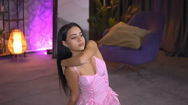 Snapshot of CherrySelena chatting on February 7, 7:49 pm CherrySelena online show from February 7, 7:49 pm