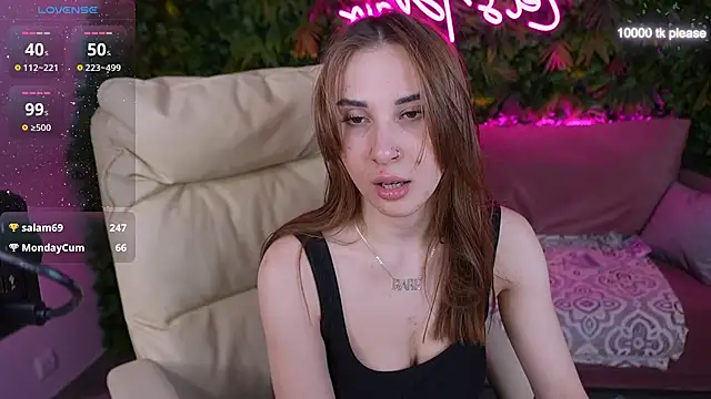 Snapshot of JennyyLuv chatting on March 5, 4:35 pm JennyyLuv online show from March 5, 4:35 pm