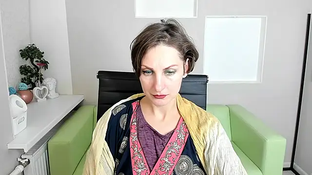 Snapshot of AuroraScript chatting on December 6, 3:33 pm AuroraScript online show from December 6, 3:33 pm