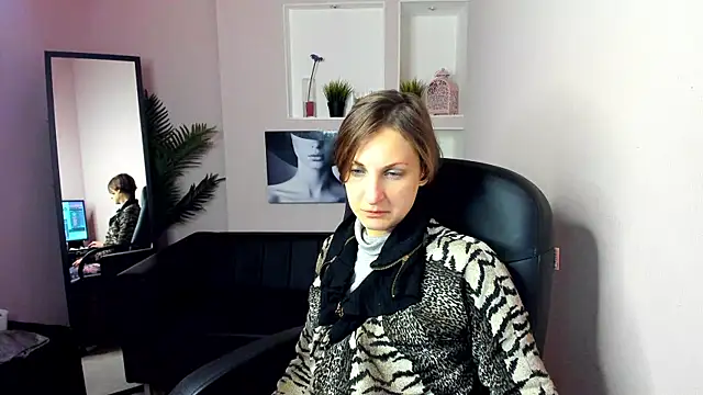 Snapshot of AuroraScript chatting on December 19, 12:34 am AuroraScript online show from December 19, 12:34 am