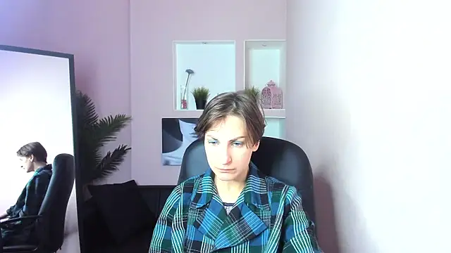 Snapshot of AuroraScript chatting on March 11, 6:30 pm AuroraScript online show from March 11, 6:30 pm