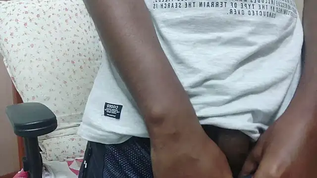 Snapshot of Awesomehotboy chatting on November 28, 4:42 pm Awesomehotboy online show from November 28, 4:42 pm