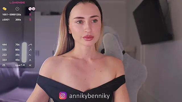 Coconutkittyy online show from February 17, 3:09 pm