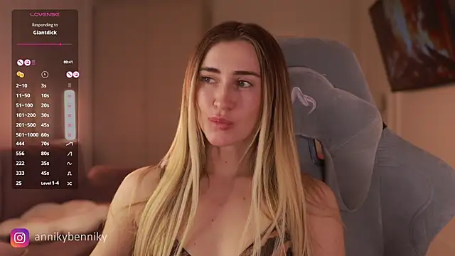 Coconutkittyy online show from March 9, 9:03 pm