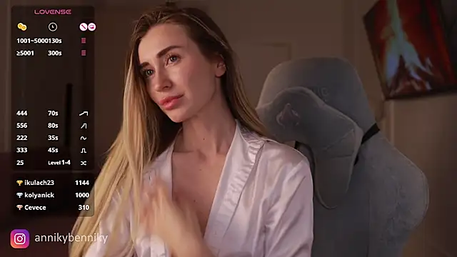 Coconutkittyy online show from March 18, 7:53 pm