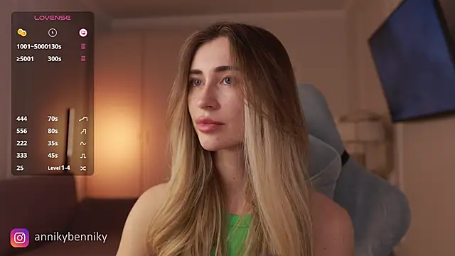 Coconutkittyy online show from March 22, 6:47 pm