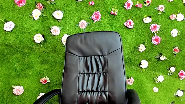 Huge Titties  online show from March 17, 10:38 am