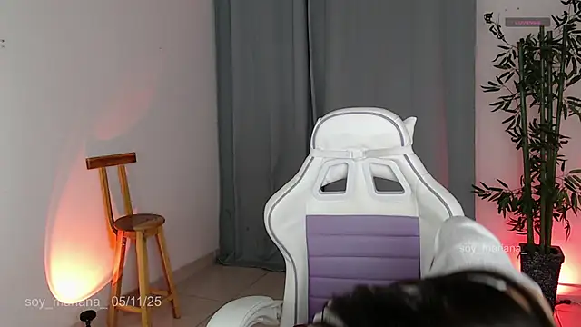 soy mariana  online show from November 8, 1:50 am