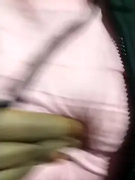 Snapshot of saloni19881 chatting on January 14, 7:17 am saloni19881 online show from January 14, 7:17 am