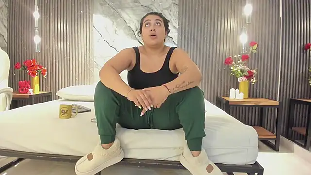 julietha taylor online show from April 13, 3:01 am