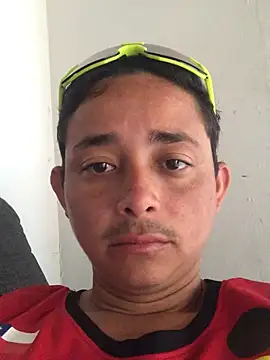 isacalejandroo online show from February 4, 5:12 pm