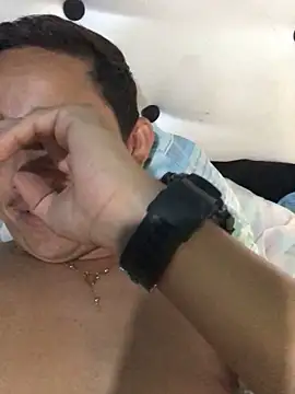 isacalejandroo online show from February 5, 1:00 pm