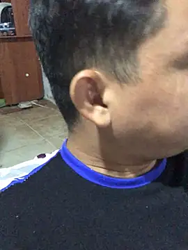 isacalejandroo online show from March 1, 1:43 am