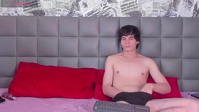 honey moonts online show from March 12, 1:19 pm