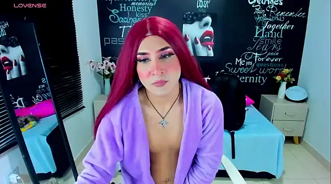 Snapshot of DarianaGia chatting on December 8, 9:24 am DarianaGia online show from December 8, 9:24 am