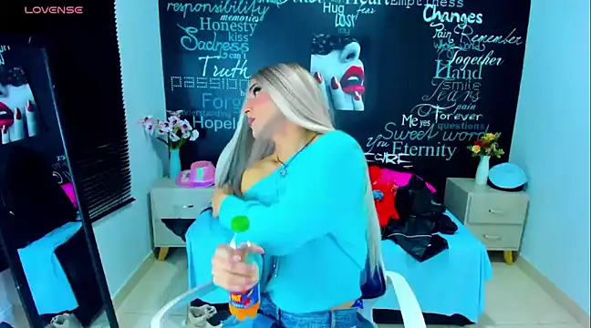 Snapshot of DarianaGia chatting on December 11, 6:14 am DarianaGia online show from December 11, 6:14 am