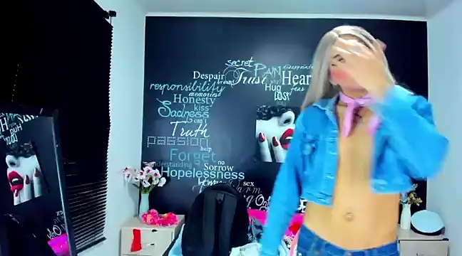 Snapshot of DarianaGia chatting on December 12, 9:08 am DarianaGia online show from December 12, 9:08 am