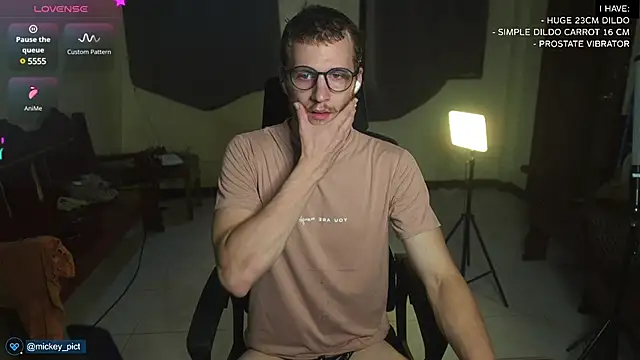 mickeypict online show from December 11, 3:05 pm