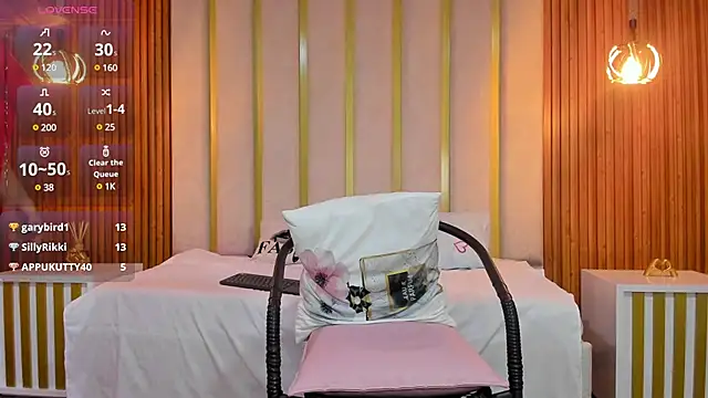 Snapshot of love_mommy chatting on January 26, 12:48 am love mommy online show from January 26, 12:48 am