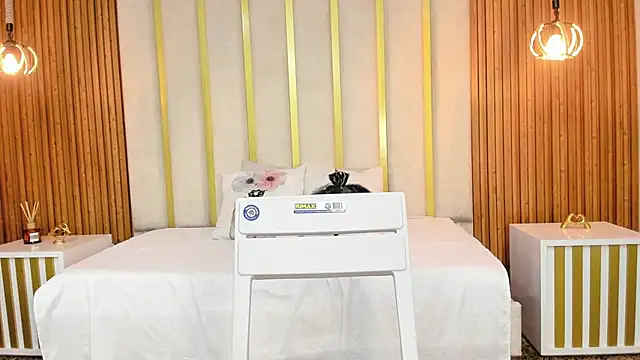 Snapshot of love_mommy chatting on February 21, 2:17 am love mommy online show from February 21, 2:17 am