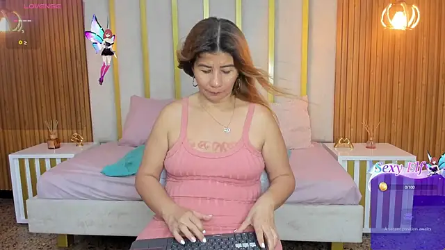 Snapshot of love_mommy chatting on March 15, 5:41 am love mommy online show from March 15, 5:41 am