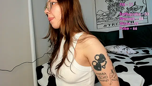 iampiggygirl  online show from August 1, 2:16 pm