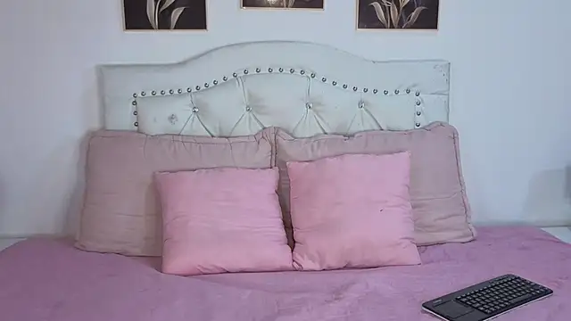 Snapshot of AnneGagner chatting on September 14, 6:51 pm AnneGagner online show from September 14, 6:51 pm