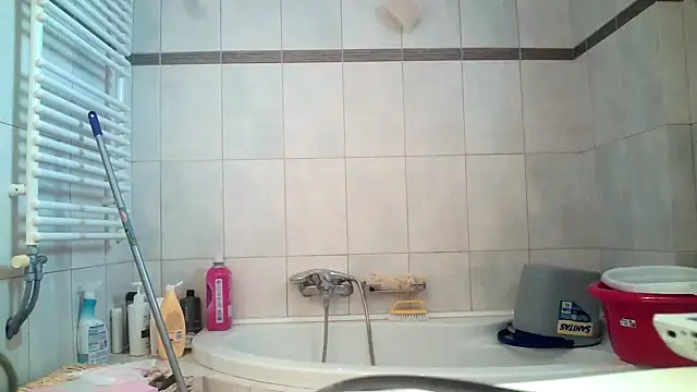 Snapshot of Kalia_Cross chatting on October 16, 6:03 am Kalia Cross online show from October 16, 6:03 am