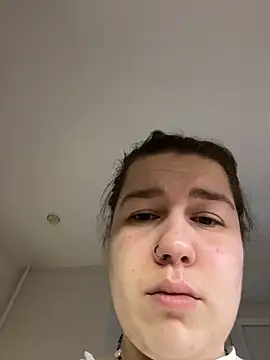 SuzieMurray online show from November 27, 6:37 am