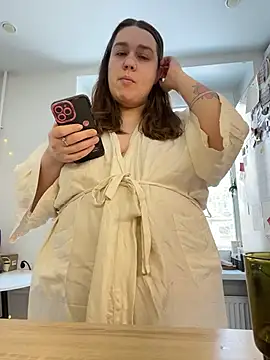 SuzieMurray online show from February 18, 8:21 am