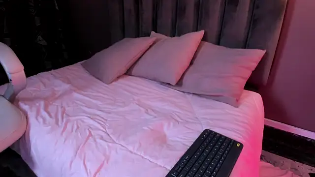 Snapshot of anniemayerx_ chatting on January 24, 3:34 pm anniemayerx online show from January 24, 3:34 pm