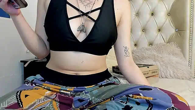 AlexaFoxy18 online show from December 22, 5:34 am