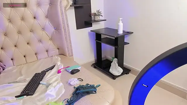 AlexaFoxy18 online show from February 12, 10:56 am