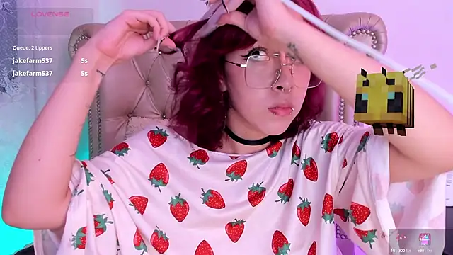 AlexaFoxy18 online show from March 6, 8:08 am