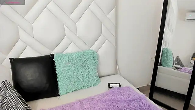 AlexaFoxy18 online show from September 10, 6:02 am