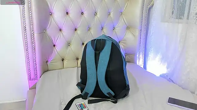 AlexaFoxy18 online show from October 1, 7:03 am