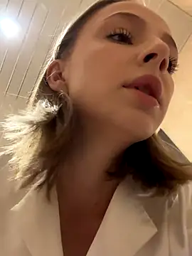 Snapshot of CaseyStar chatting on December 2, 10:28 am CaseyStar online show from December 2, 10:28 am