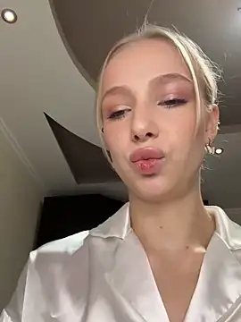 Snapshot of CaseyStar chatting on December 7, 9:06 am CaseyStar online show from December 7, 9:06 am