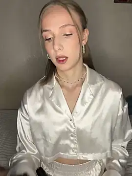 Snapshot of CaseyStar chatting on January 6, 1:30 pm CaseyStar online show from January 6, 1:30 pm