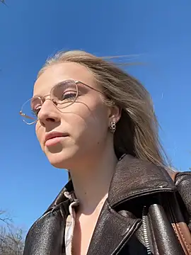 Snapshot of CaseyStar chatting on March 7, 9:18 am CaseyStar online show from March 7, 9:18 am