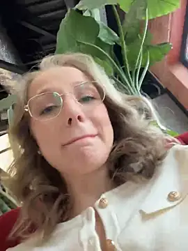 Snapshot of CaseyStar chatting on March 20, 9:48 am CaseyStar online show from March 20, 9:48 am