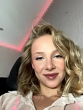 Snapshot of CaseyStar chatting on January 17, 2:22 pm CaseyStar online show from January 17, 2:22 pm