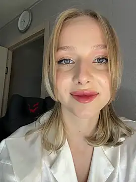 Snapshot of CaseyStar chatting on February 6, 3:48 pm CaseyStar online show from February 6, 3:48 pm