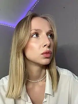 Snapshot of CaseyStar chatting on February 8, 4:43 pm CaseyStar online show from February 8, 4:43 pm